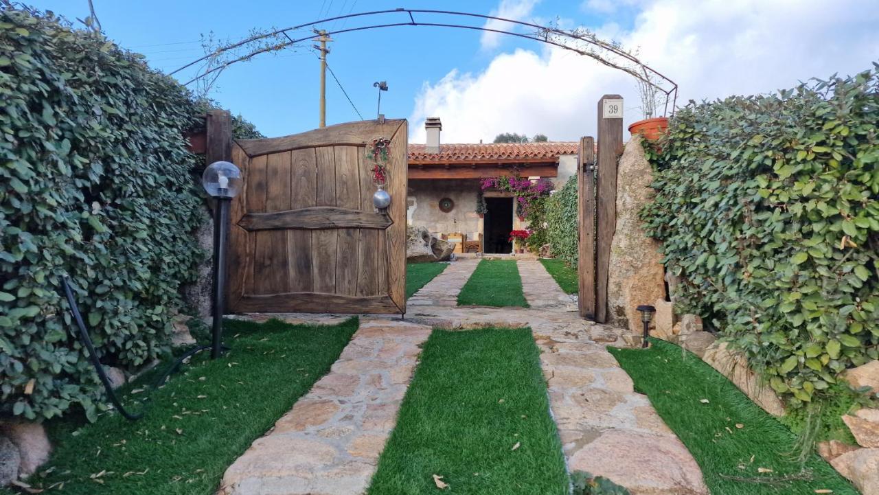 Rifugio Monte Pino Villa Telti Eksteriør billede